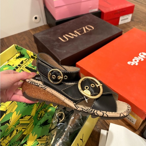 Black leather gold buckle sandals - Picture 2 of 7